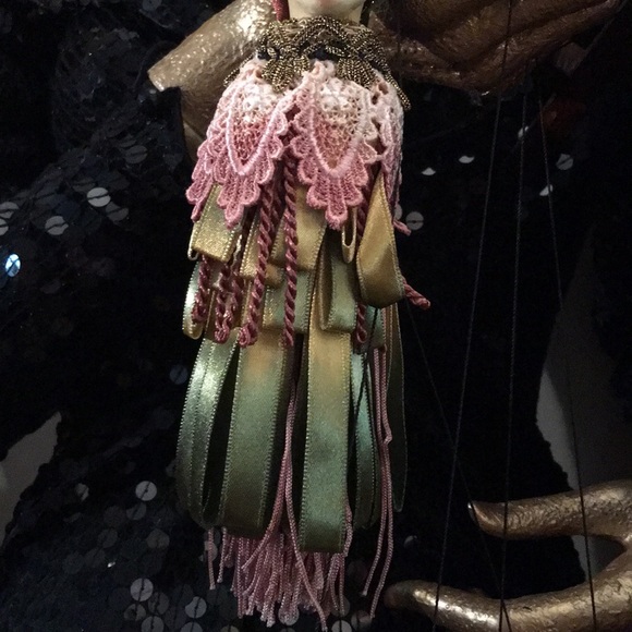 Katherines collection Christmas ornament - Picture 4 of 4